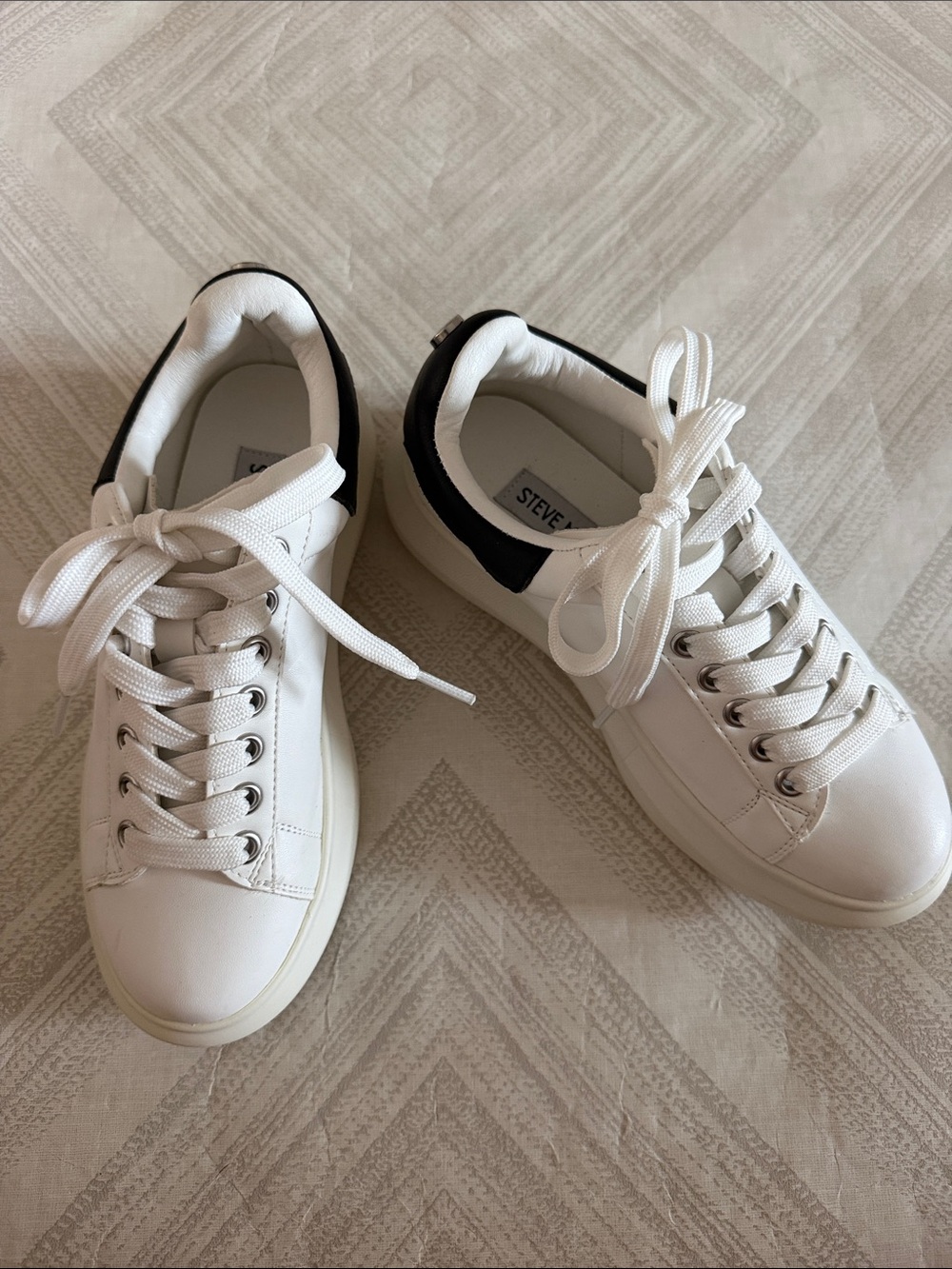 Steve Madden Frosted Sneakers White Multi Black Heel Leather Lace-Up Size 5
